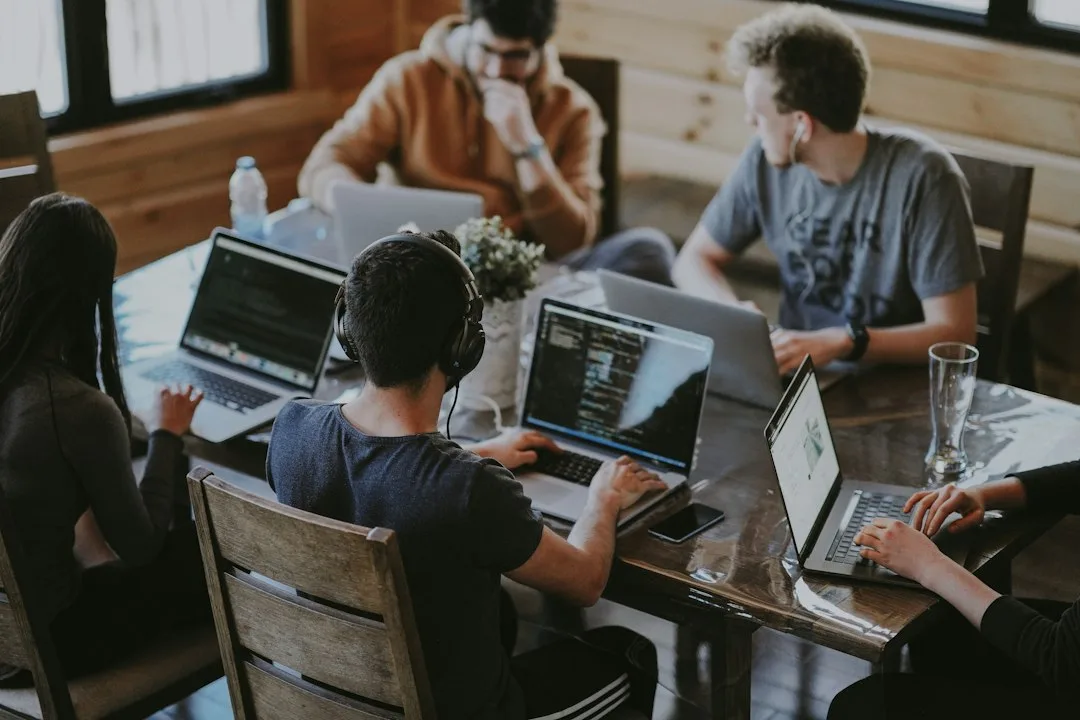 Transformasi Digital Anda Dimulai di Sini: Memilih Software House Custom yang Tepat